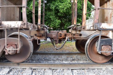 Eski, paslı tren tekerlekleri ve kullanılmayan bir tren vagonundaki bağlantılar Guadalajara, Jalisco 'nun zengin demiryolu tarihini anımsatıyor.