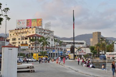 Acapulco, Meksika - 27 Nisan 2024: Otis Kasırgası 'ndan birkaç ay sonra Acapulco şehir merkezi