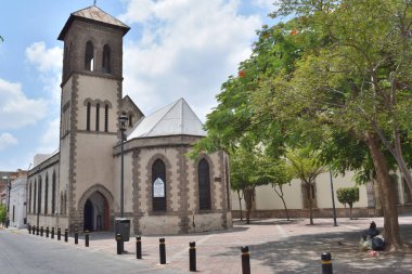 Guadalajara, Meksika - 7 Temmuz 2024: The Divine Redeemer Presbyterian Kilisesi Gotik tarzda mimarisi olan tarihi Guadalajara, Jalisco