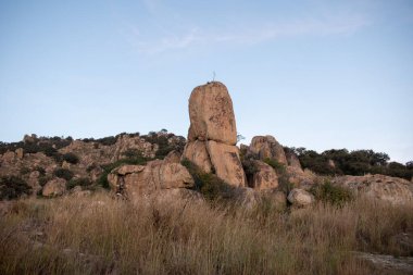 El Diente 'nin yatay görüntüsü, Zapopan, Jalisco' da popüler bir kaya oluşumu, tırmanış ve yürüyüş için mükemmel.