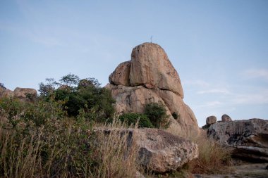 El Diente 'de kuru otlarla çevrili görkemli kayalık oluşumlar, Zapopan, Jalisco, Meksika' da doğal bir nokta.