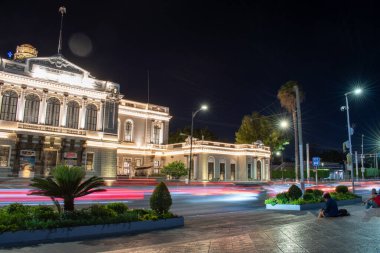 Guadalajara, Meksika - Mart 12025: Guadalajara 'daki MUSA Müzesinin gece fotoğrafı