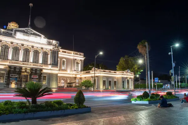Guadalajara, Meksika - Mart 12025: Guadalajara 'daki MUSA Müzesinin gece fotoğrafı
