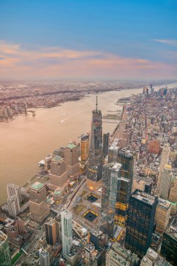 Manhattan 'ın günbatımında gökyüzü manzarası, ABD' de NYC