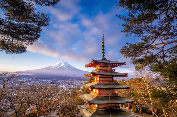 Красная Пагода Горой Фудзи Заднем Плане Фудзиёсида Япония Чурэйто Пагода — стоковое фото