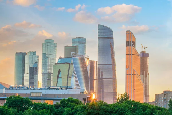 Günbatımında Rusya Moskova Şehrinin Ufuk Çizgisi Bölgesi — Stok fotoğraf