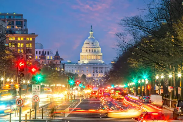 ワシントンD のアメリカ合衆国議会議事堂ビル夕暮れ時 — ストック写真