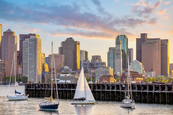 Günbatımında Massachusetts Amerika Birleşik Devletleri Nde Boston Şehrinin Gökyüzü Manzarası — Stok fotoğraf