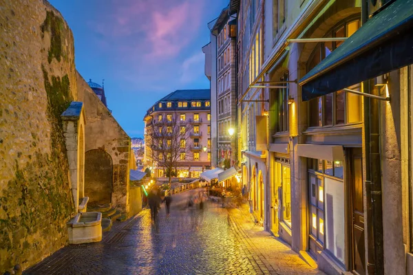 ジュネーブの市街地のスカイライン 日没時のスイスの街並み — ストック写真