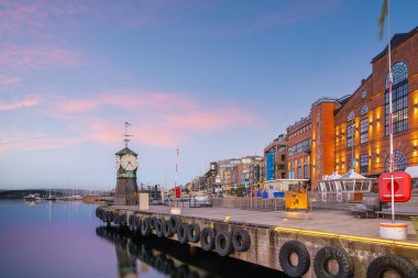  Günbatımında Norveç 'te Oslo şehir merkezi gökyüzü manzarası