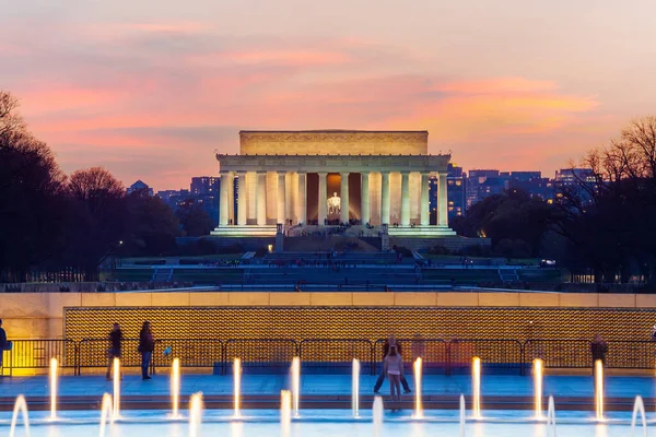 stock image Abraham Lincoln Memorial  in  Washington DC, United States at night