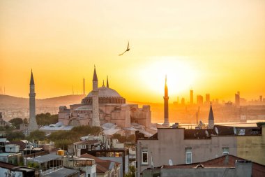 İstanbul 'da Ayasofya' nın güzel manzarası, gün batımında Türkiye 'nin tepesinden