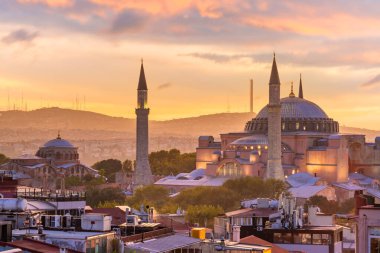 İstanbul 'da Ayasofya' nın güzel manzarası, gün batımında Türkiye 'nin tepesinden