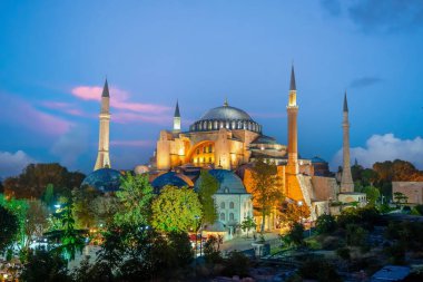 İstanbul 'da Ayasofya' nın güzel manzarası, gün batımında Türkiye 'nin tepesinden