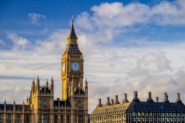 Büyük Ben ve Parlamento Evleri ile Londra şehri İngiltere 'de şehir manzarası