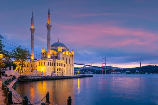 Moschea Ortakoy Sulla Riva Del Bosforo Istanbul Turchia — Foto Stock