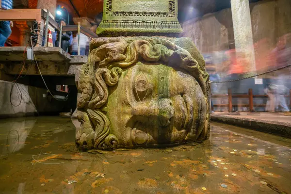 Column Inverted Medusa Head Base Basilica Cistern Istanbul Turkey — Stock Photo, Image