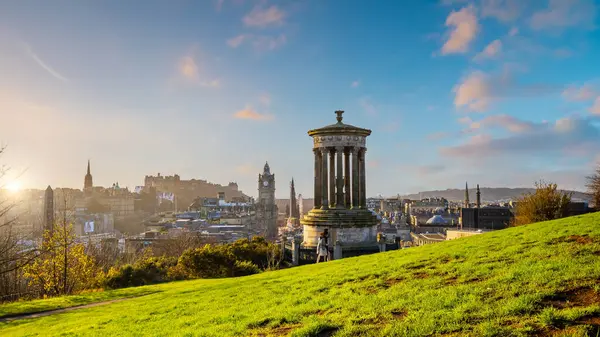 Eski Edinburgh Şehri Ufuk Çizgisi Gün Batımında Skoçya Şehir Manzarası — Stok fotoğraf