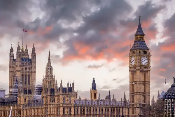 Небо Над Лондоном Биг Беном Зданиями Парламента Города Великобритании — стоковое фото