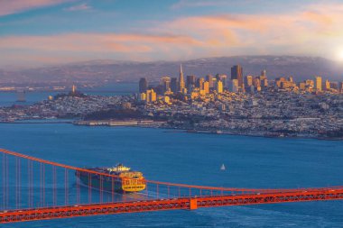 Kaliforniya 'daki San Francisco Golden Gate Köprüsü Alacakaranlıkta ABD