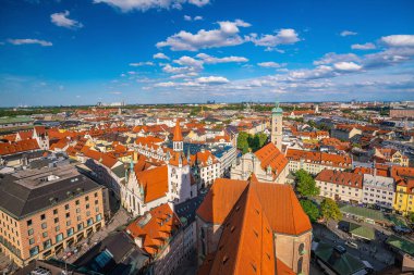 Almanya ile Münih şehir merkezi silueti
