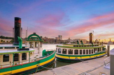 Savannah, Georgia ABD 'nin tarihi bölge kıyısı gün batımında