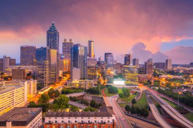 Atlanta şehir merkezi, Georgia, ABD 'de gün batımında gökyüzü manzarası