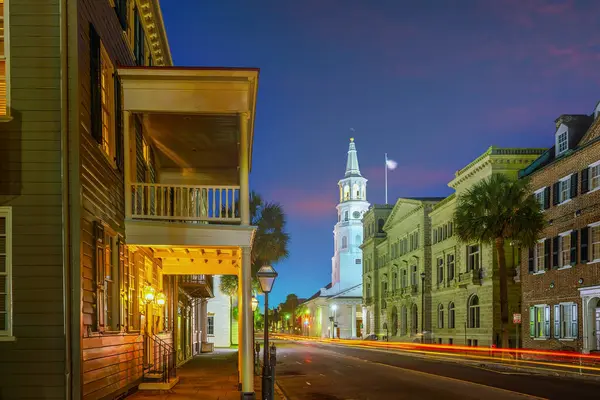 Charleston 'ın tarihi şehir merkezi, Güney Carolina şehri Alacakaranlık vakti