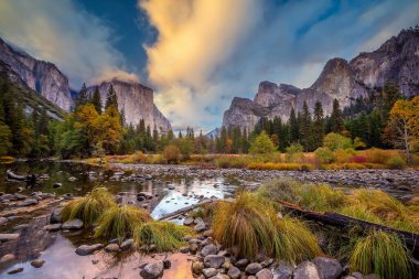 ABD 'deki Yosemite Ulusal Parkı' nın sonbaharda manzarası
