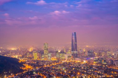 Santiago şehir merkezinin panoramik manzarası Şili 'nin gökyüzü manzarası