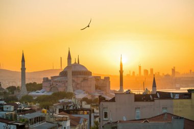 İstanbul 'da Ayasofya' nın güzel manzarası, gün batımında Türkiye 'nin tepesinden