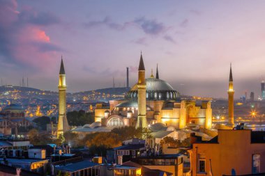 İstanbul 'da Ayasofya' nın güzel manzarası, gün batımında Türkiye 'nin tepesinden