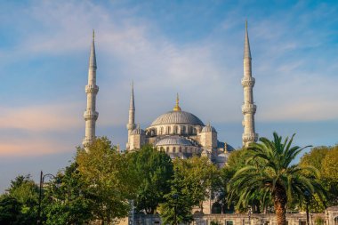 Türkiye 'nin İstanbul kentindeki Sultanahmet Camii (Mavi Cami) gün batımında