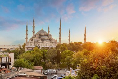 Türkiye 'nin İstanbul kentindeki Sultanahmet Camii (Mavi Cami) gün batımında