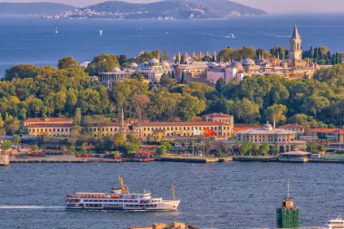 İstanbul şehir merkezi, gün batımında Türkiye 'nin ufuk çizgisi şehir merkezi 
