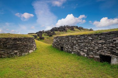 Orongo Köyü, Rapa Nui Ulusal Parkı Paskalya Adası, Şili mavi gökyüzü