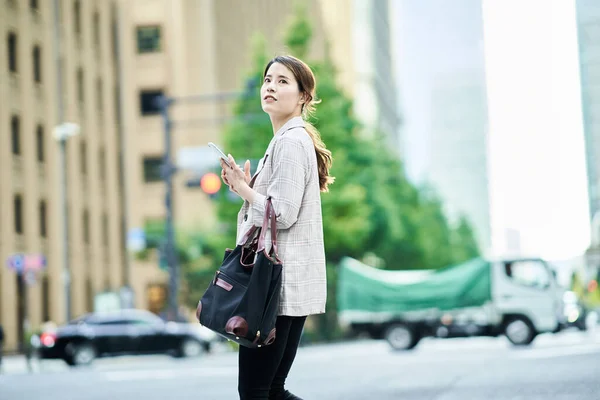 Young Woman Going Out Casual Clothes City — Stock Photo, Image