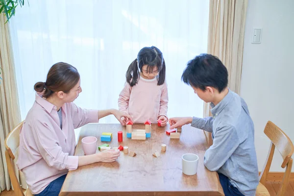 Parents Child Playing Building Blocks — Stock Photo, Image