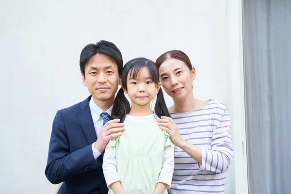 Commemorative Photo Three Parents Child Home — Stock Photo, Image