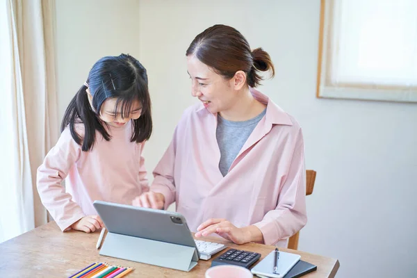 Girl Snuggling Her Mother Who Heading Computer Home — Stock Photo, Image