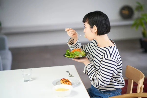 Young Woman Eating Home Dining — Stock Photo, Image