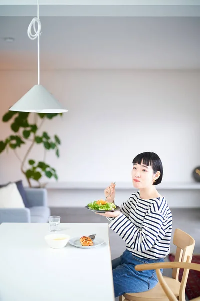 Young Woman Eating Home Dining — Stock Photo, Image
