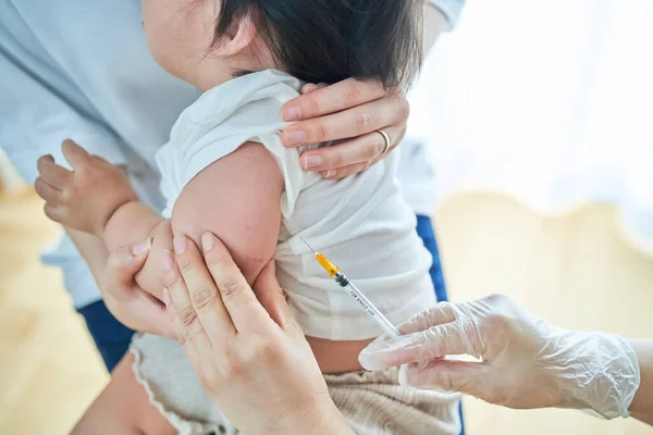 Baby Die Huilen Vaccinaties Krijgen — Stockfoto
