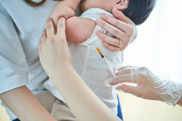 Baby Die Huilen Vaccinaties Krijgen — Stockfoto