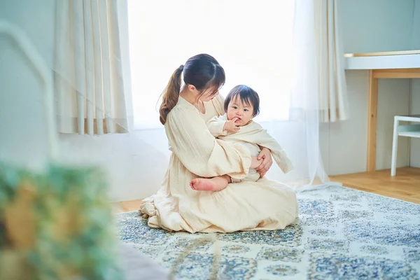 Mother Child Hugging Room — Stock Photo, Image