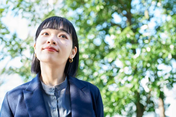 Retrato Una Mujer Negocios Relajada Aire Libre —  Fotos de Stock