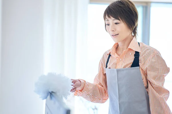 Asian Woman Cleaning Dust Room — Stock Photo, Image