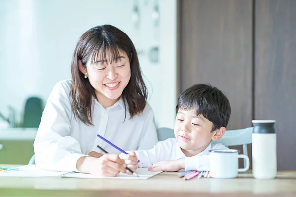 Mother Child Studying Pencils Notebook Room — Stock Photo, Image