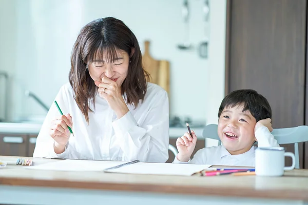 Mother Child Studying Pencils Notebook Room — Stock Photo, Image