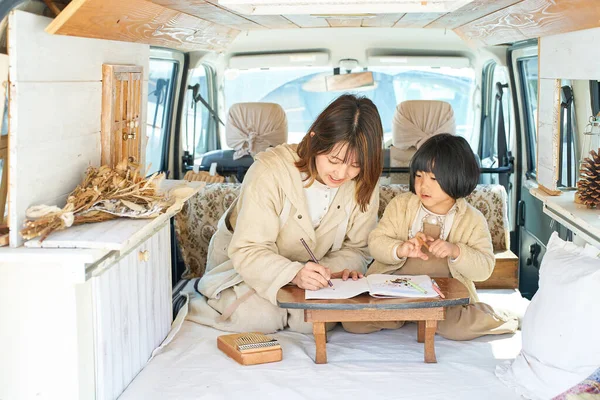 Mother Daughter Enjoying Drawing Camper — Stock Photo, Image